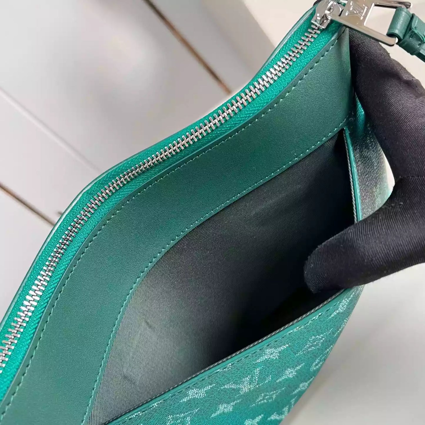 グリーンモノグラム エクリプス ソフトトラベルポーチ M12665 – LW405