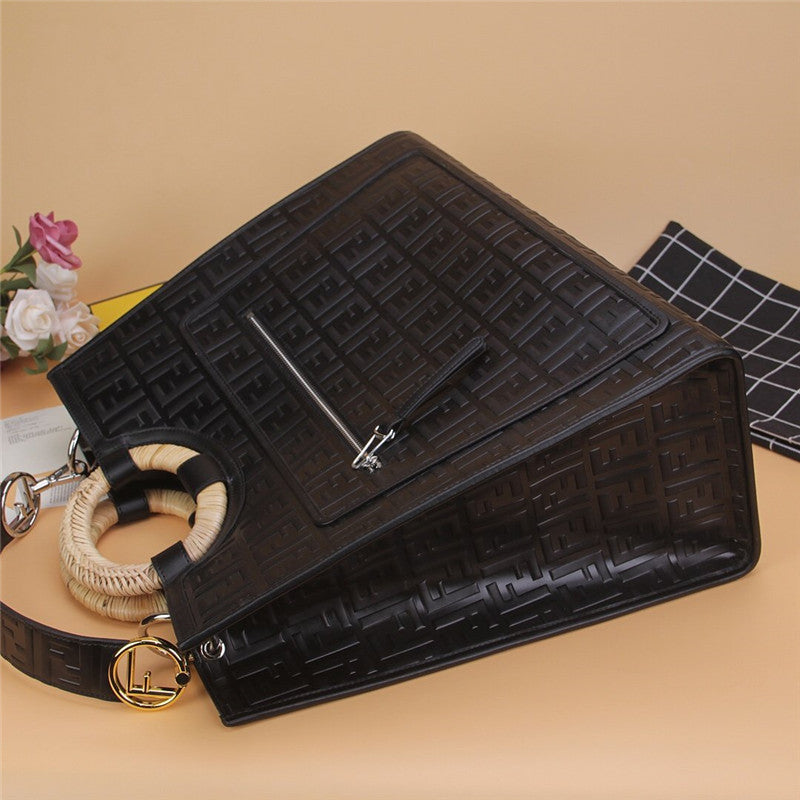 フェンディ ランナウェイ ショッピングバッグ