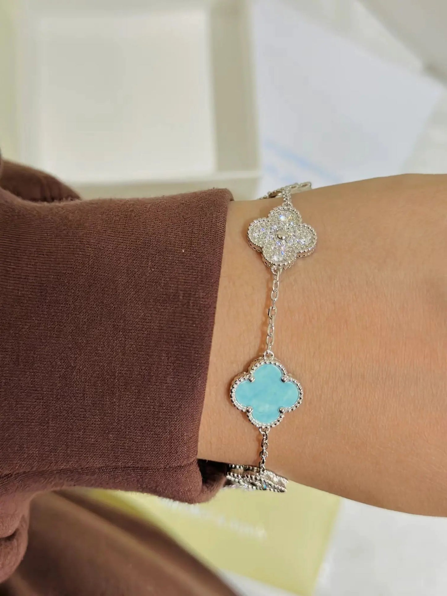 ヴァン クリーフ&アーペルの四つ葉のクローバー ミントブルー ブレスレット