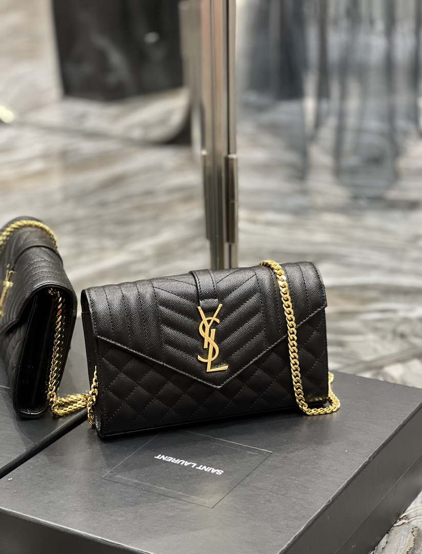 YSL 620280 エンベロープチェーンウォレット(ミックスマトラッセ グレイン・ド・プードル エンボスレザー ブラック)