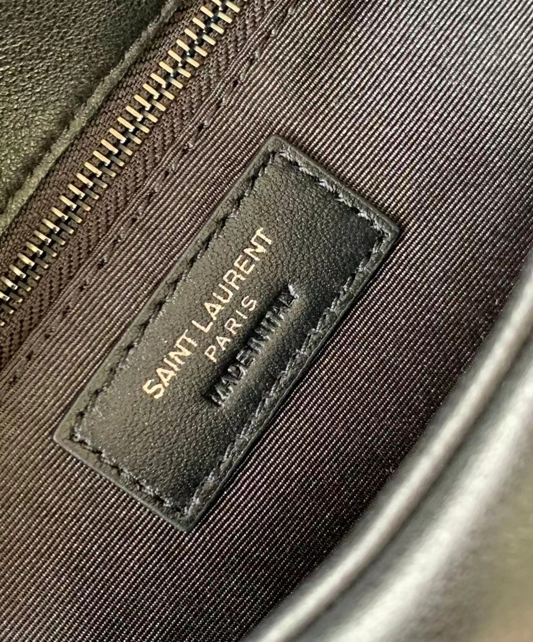 イヴ・サンローラン ルル パファー スモール キルティングレザー クラッチ(ブラック)