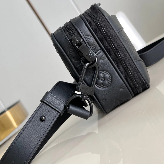 ネオアルファ ウェアラブルウォレット モノグラムシャドウレザー M82544 – LW235