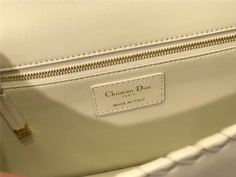 30 モンテーニュ ディオール CDバッグ ホワイト