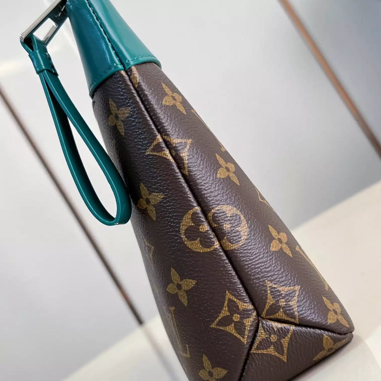 ボルネオグリーン ソフトトラベルポーチ M13199 – LW403