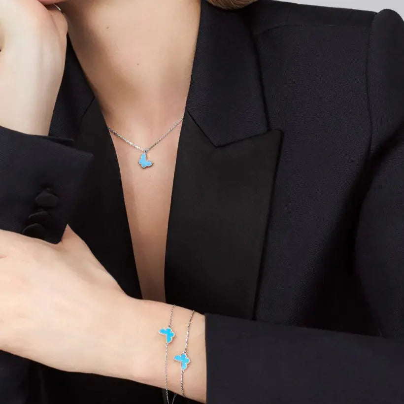 ヴァン クリーフ&アーペルのスウィート アルハンブラ バタフライ ペンダントの新着