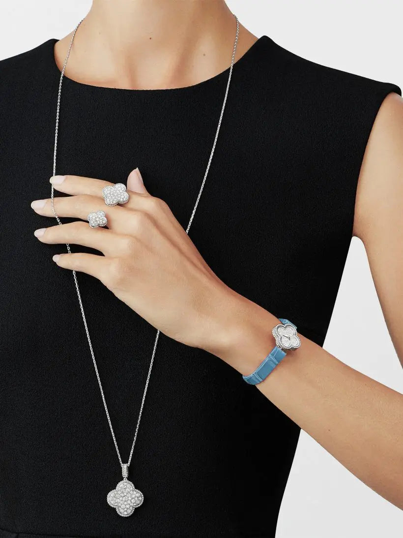 ヴァン クリーフ マジック アルハンブラ ロングネックレス シングルペンダント