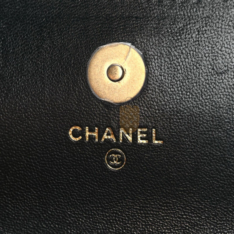 シャネル ラムスキン キルティング 19インチ フラップ フォンホルダー チェーン付き AP3067 B04852 94305 (17×10.5×3cm)