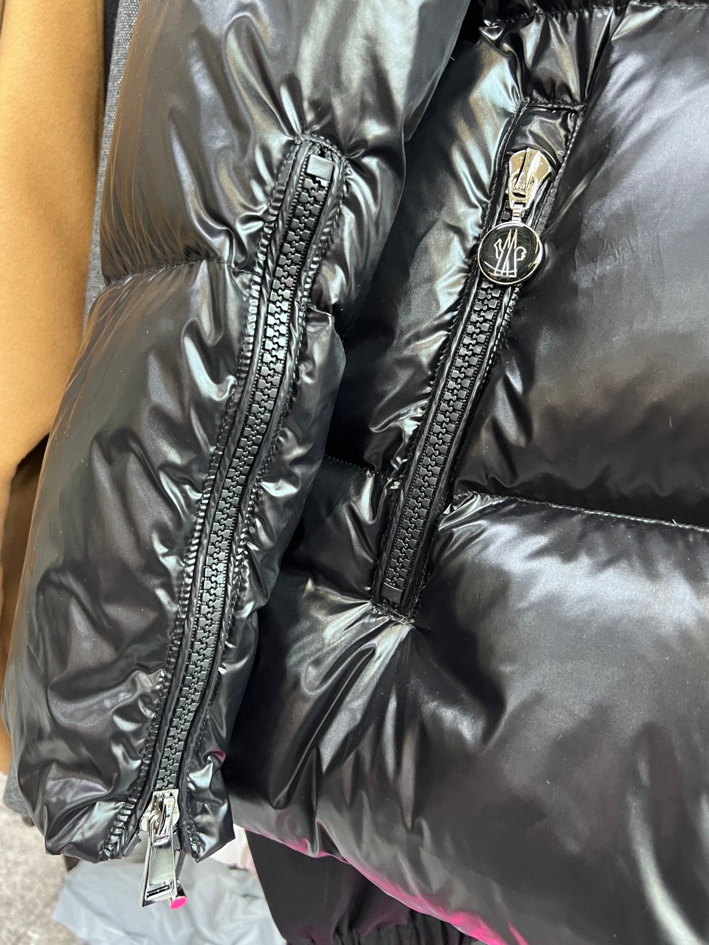 【MONCLER旗艦店】(モンクレール) ダウンジャケット ご好評に付き再入荷!