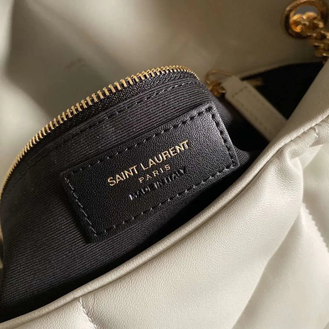 キルティングスエードのパファースモールバッグ