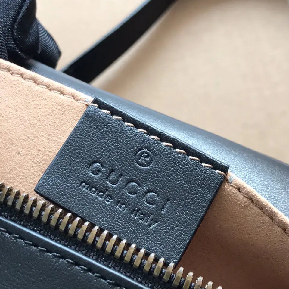 グッチ ラージショルダーバッグ