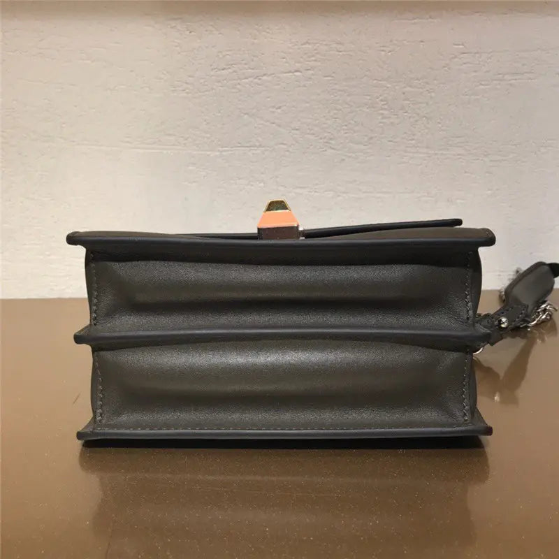 フェンディ カニ レディース チェーンバッグ