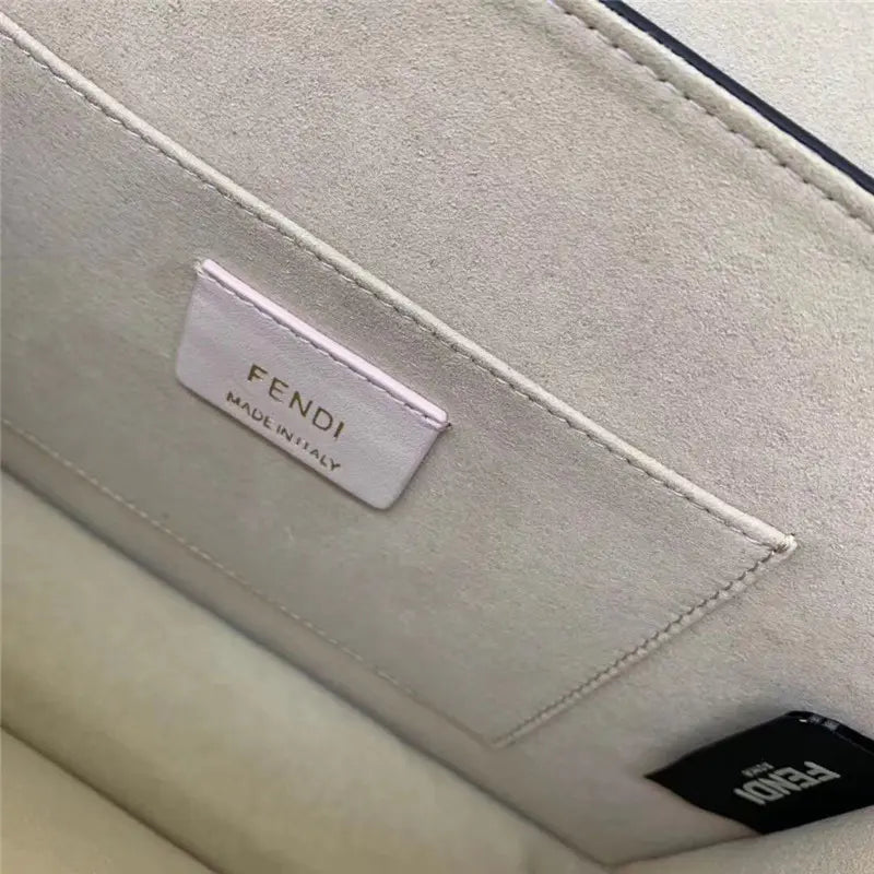 フェンディのショルダーバッグ