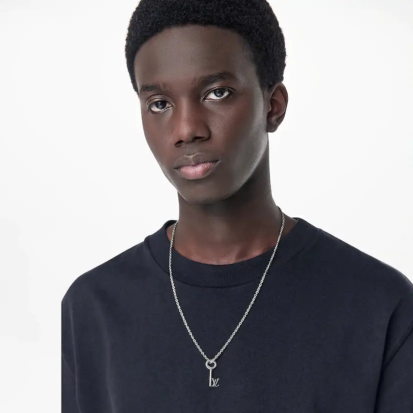 LV ルイ・ヴィトン LV キーペンダント M00678