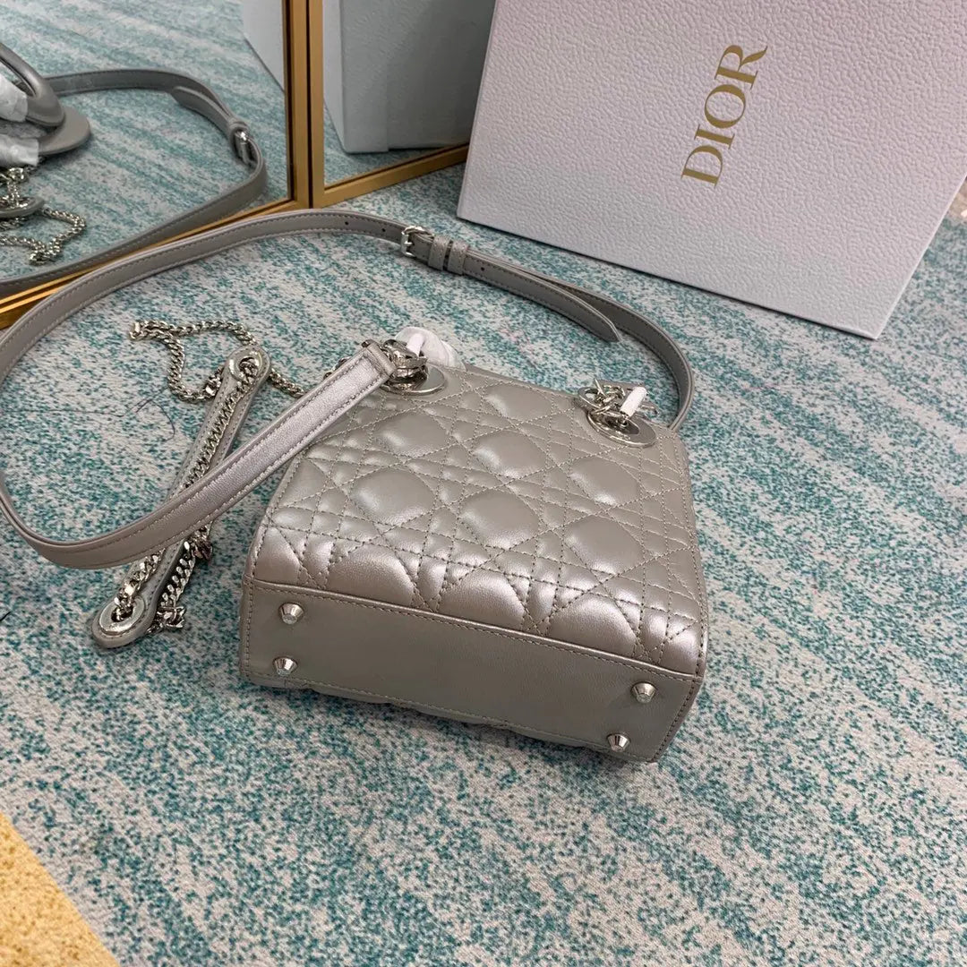 クリスチャン・ディオール ミニ レディ ディオール バッグ