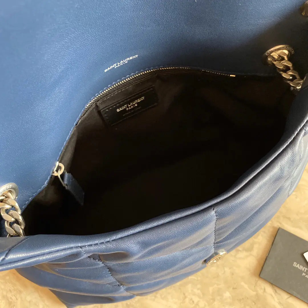 キルティングラムスキンのパファーミディアムバッグ