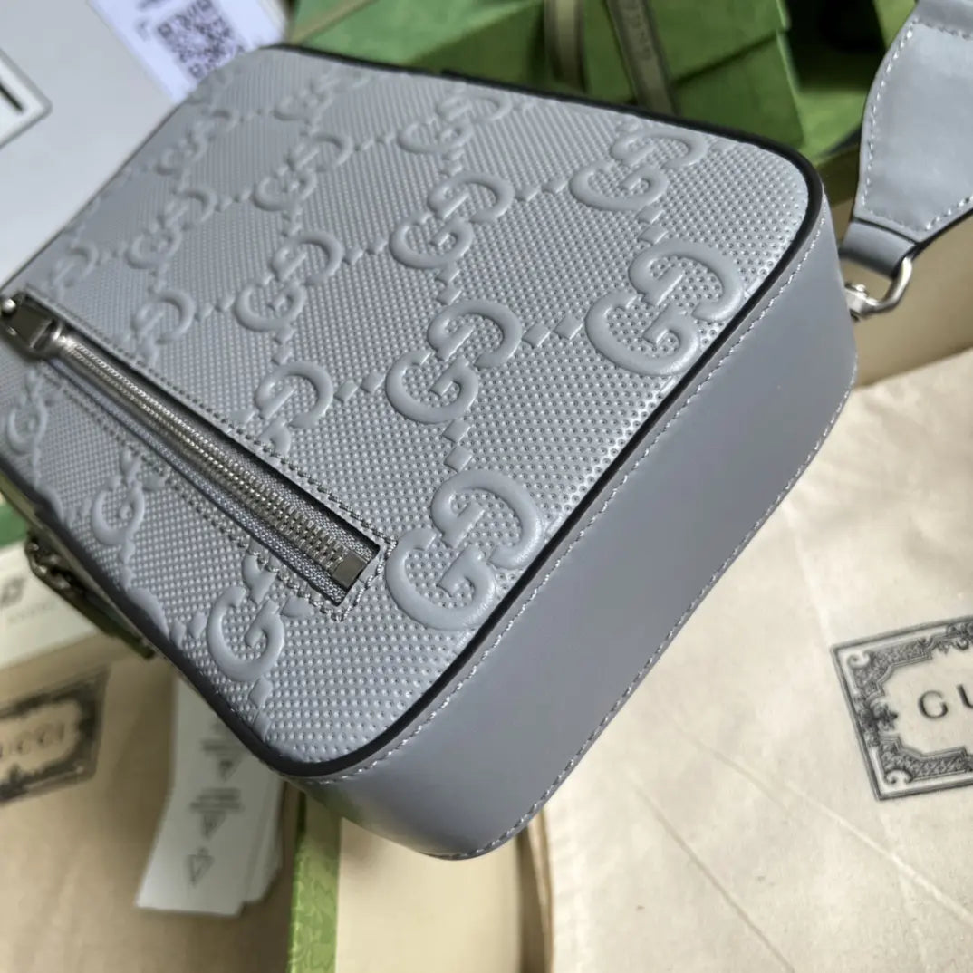 GGエンボス加工のスリングバックパック