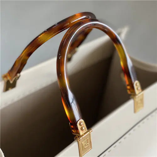 フェンディのレザーショッピングバッグ