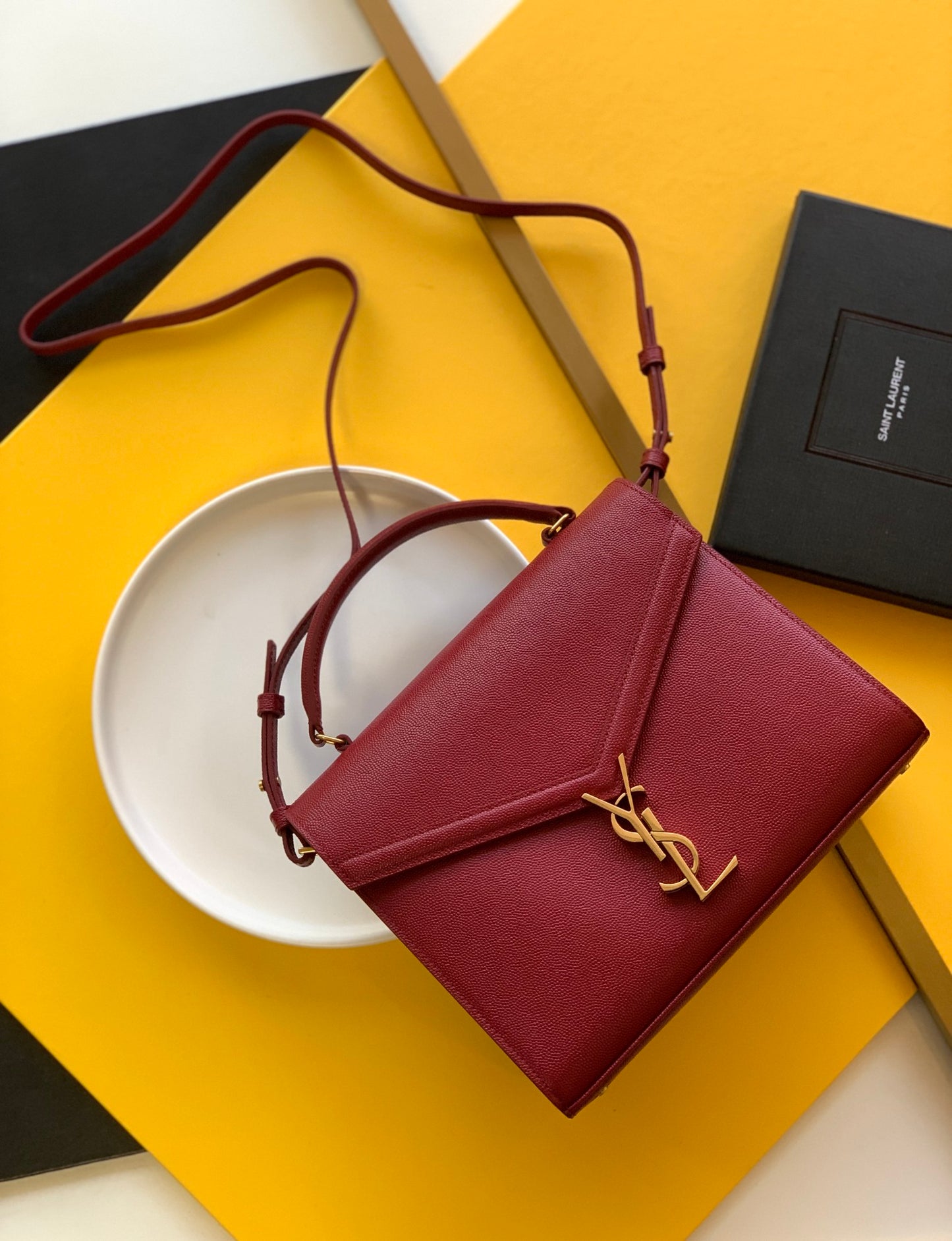 カサンドラ ミディアム トップハンドルバッグ グレイン・ド・プードル エンボスレザー