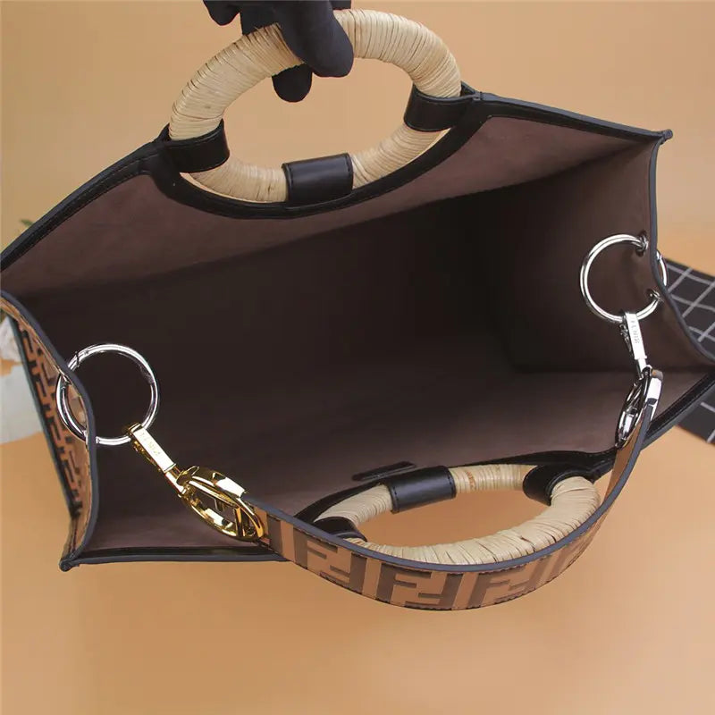 フェンディ ランナウェイ ショッピングバッグ ブラウン