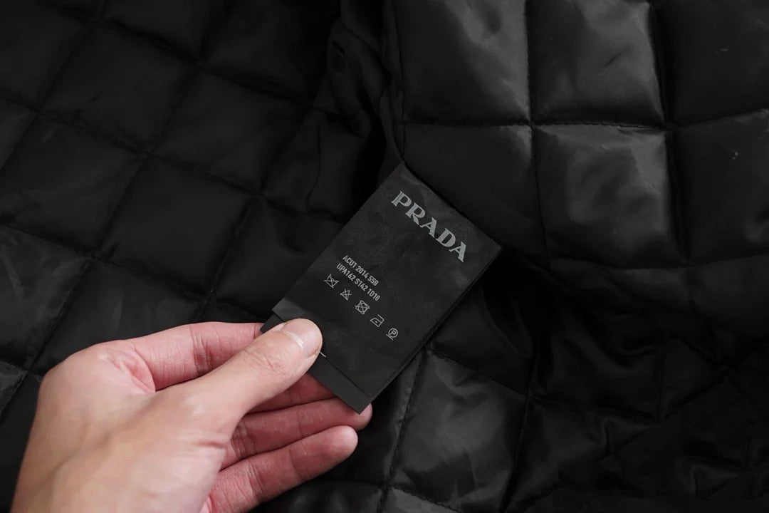 【PRADA旗艦店】プラダ ウールのジャケット ご好評に付き再入荷!