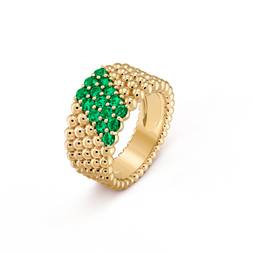 ヴァン クリーフ&アーペルの新作、5列のラウンドビーズデザインが特徴のペルレ クーリエ リング