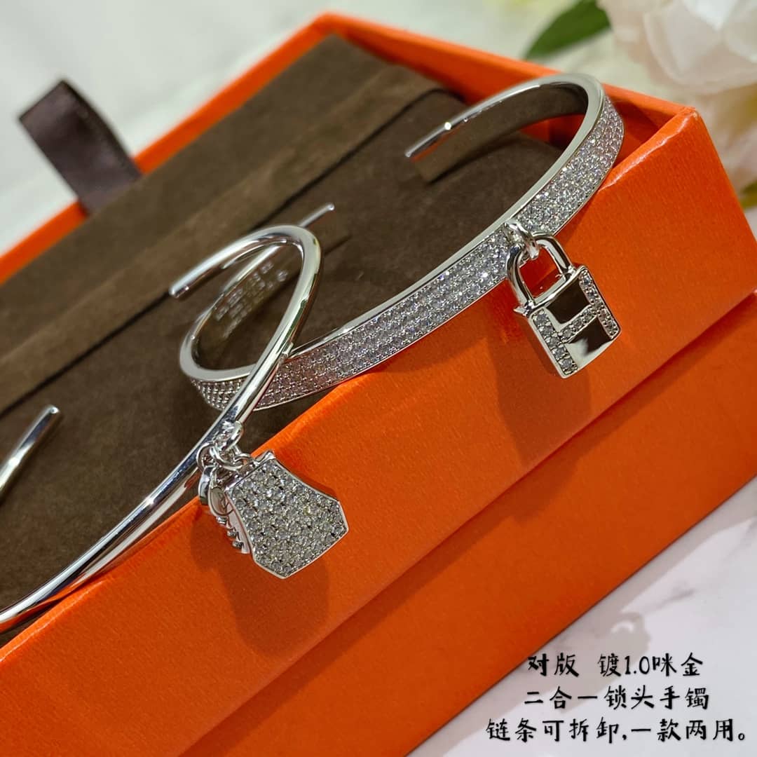 エルメスのロゴ入りブレスレットの偽物