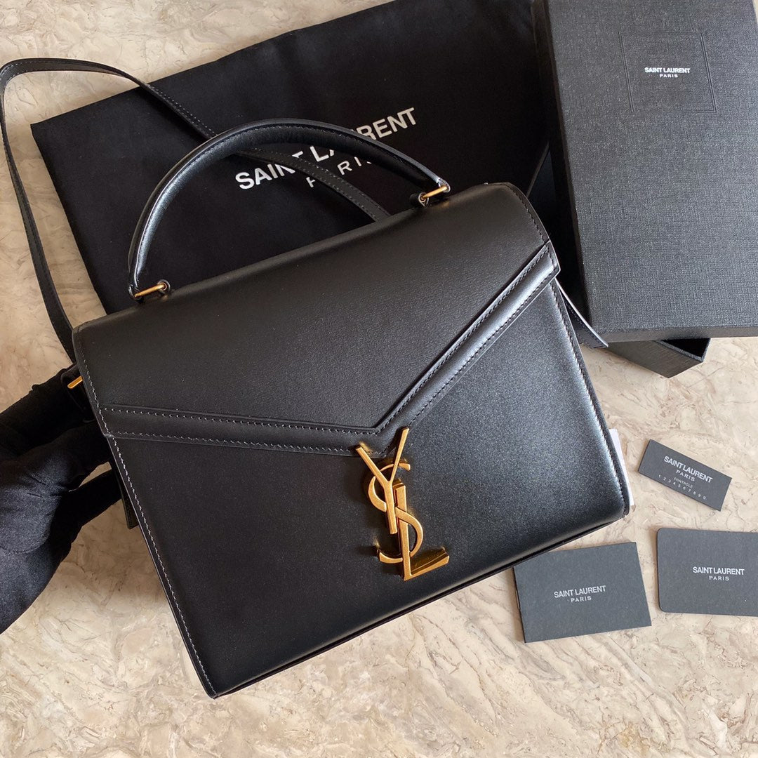 カサンドラ モノグラム クラスプバッグ マットパイソン