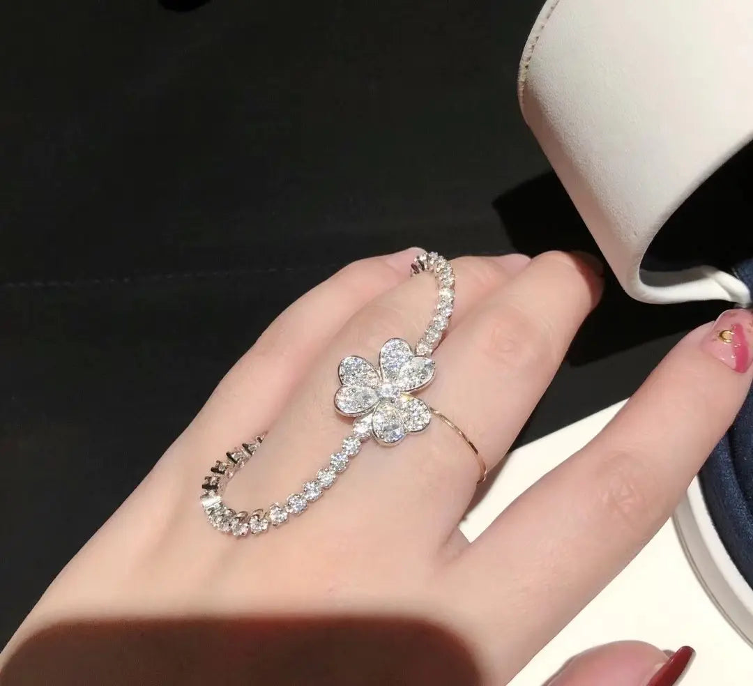 ヴァン クリーフ&アーペル 四つ葉のクローバー フルダイヤモンド ブレスレット