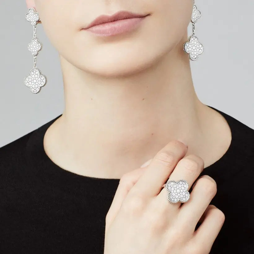 ヴァン クリーフ&アーペルのマジック アルハンブラ リングの新着