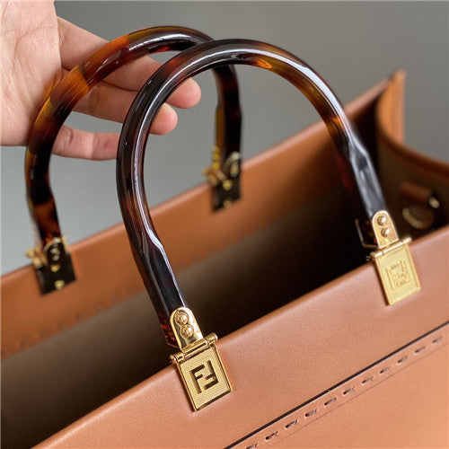 フェンディのレザーショッピングバッグ