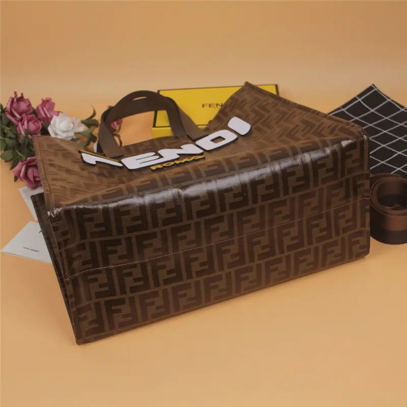 フェンディマニアショッピングバッグ ホワイト