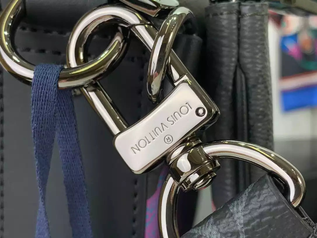 X YAYOI KUSAMA トリオ メッセンジャー モノグラム パンプキンプリント M46435 – LW269