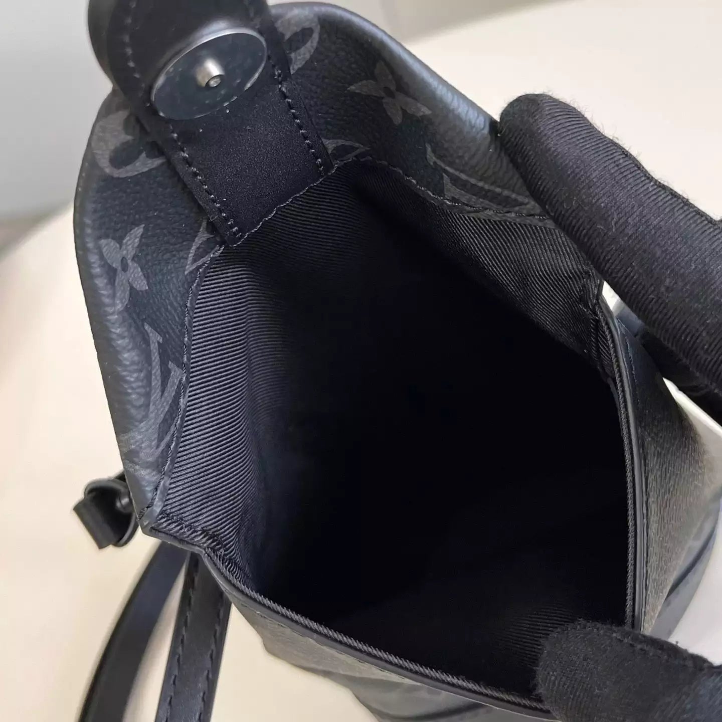 エンベロープポーチ ブラック モノグラム エクリプス キャンバス M11613 – LW409