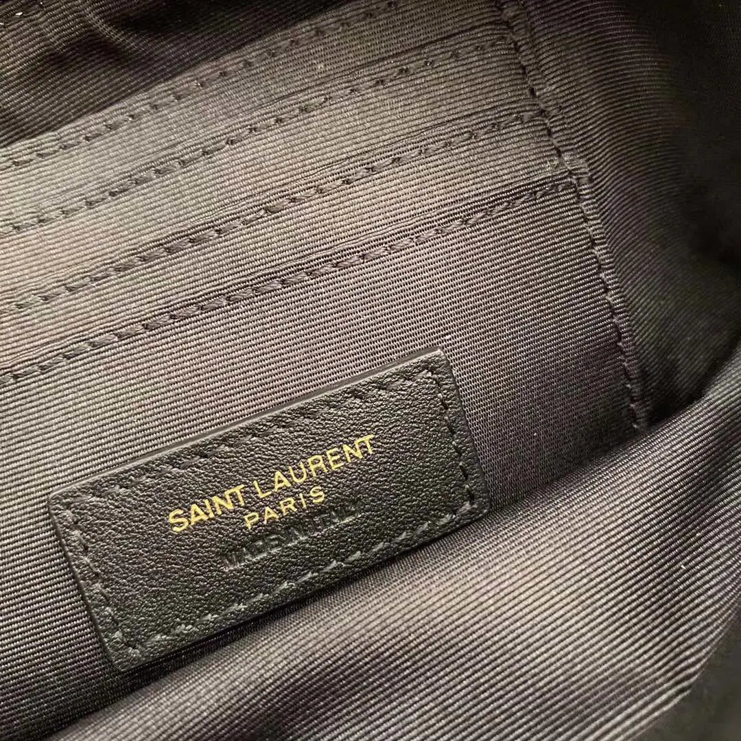 キルティングマットレザーのベッキー ダブルジップポーチ