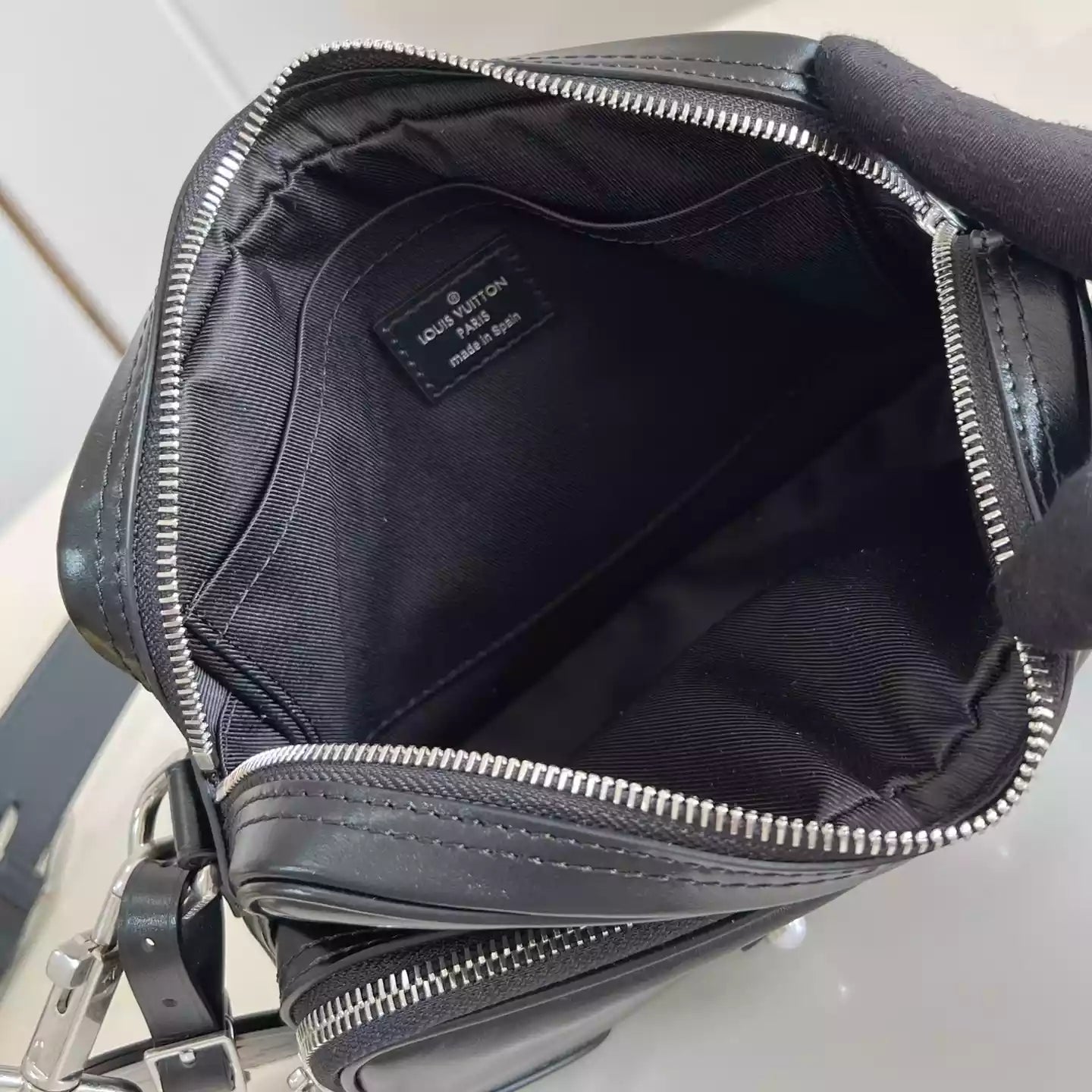 NIL シティバッグ ブラック カーフレザー M13987 – LW285