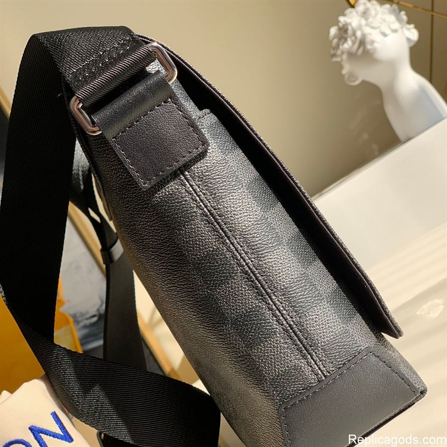 ルイ・ヴィトン ディストリクトPM ダミエ・グラファイト・キャンバス – LVB004