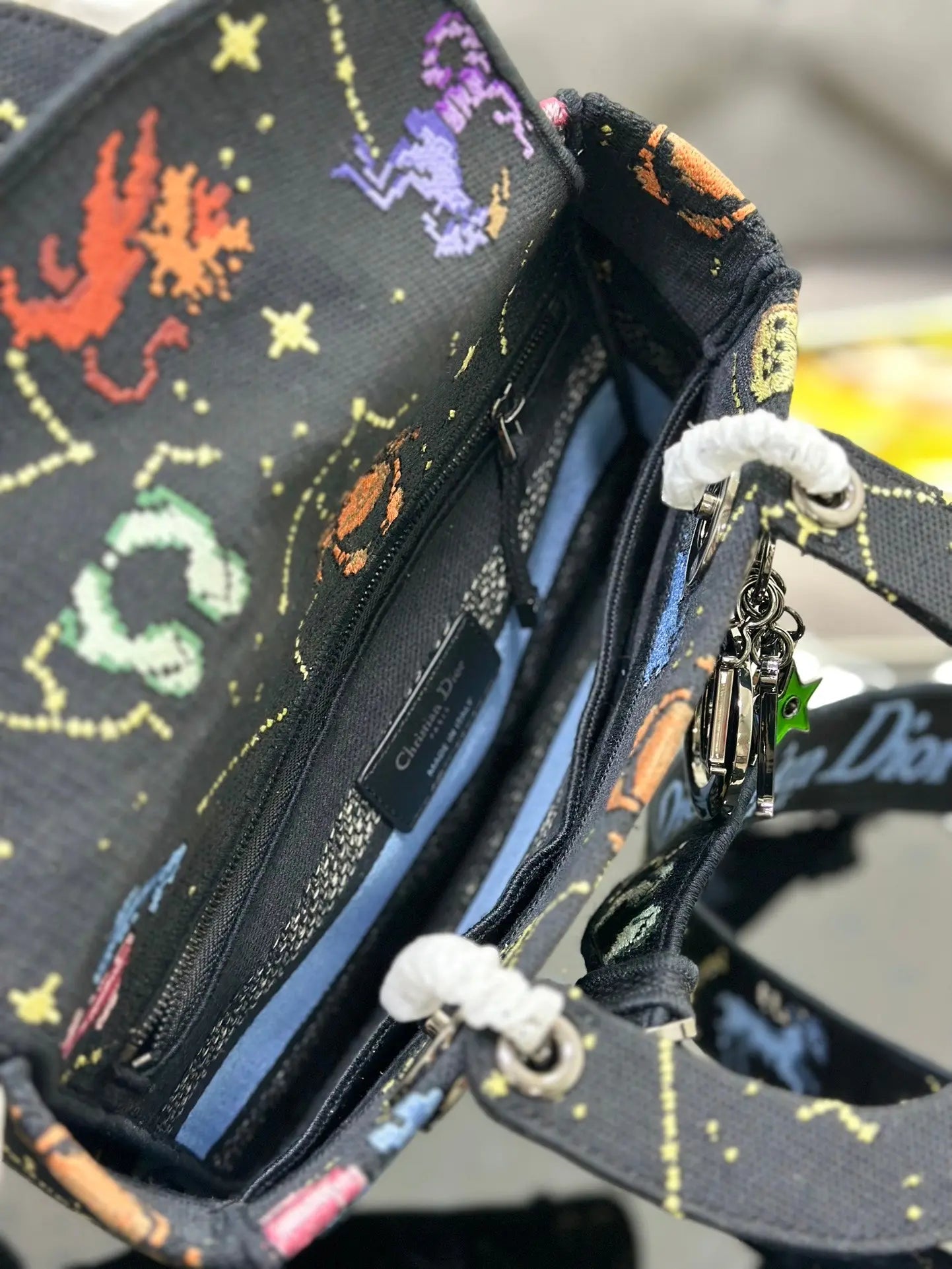 クリスチャン ディオール ミディアム レディ D ライト バッグ