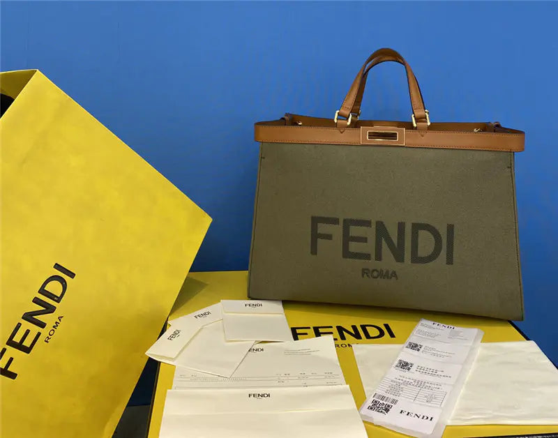 フェンディ ショッピングバッグ ロゴ