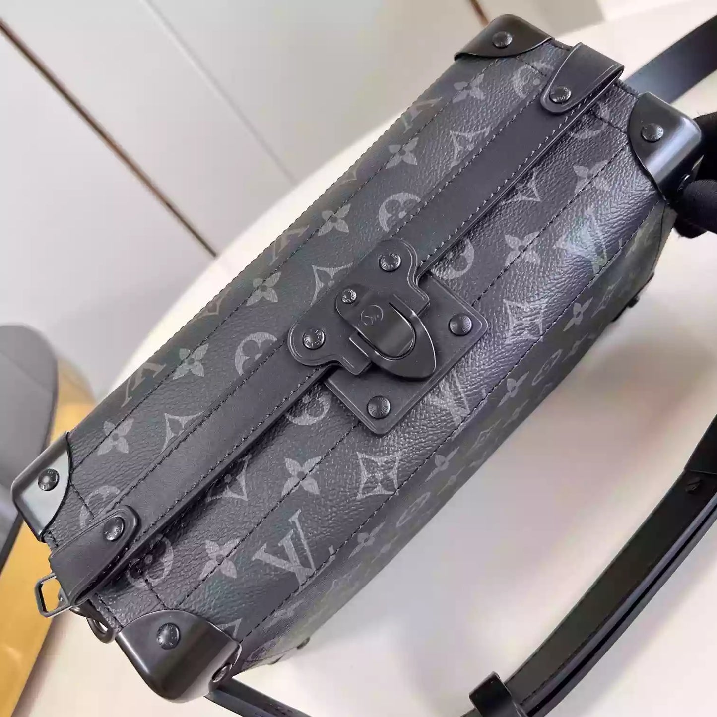 ソウルトランク イーストウエスト ブラック モノグラム エクリプス キャンバス M11744 – LW441