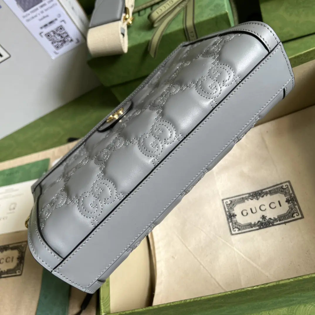 GG マトラッセ レザー スモール バッグ