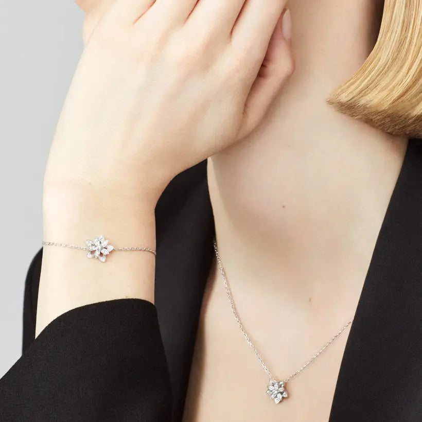 ヴァン クリーフ&アーペルのロータス ホローアウト ブレスレット(ミニスタイル)の新着商品