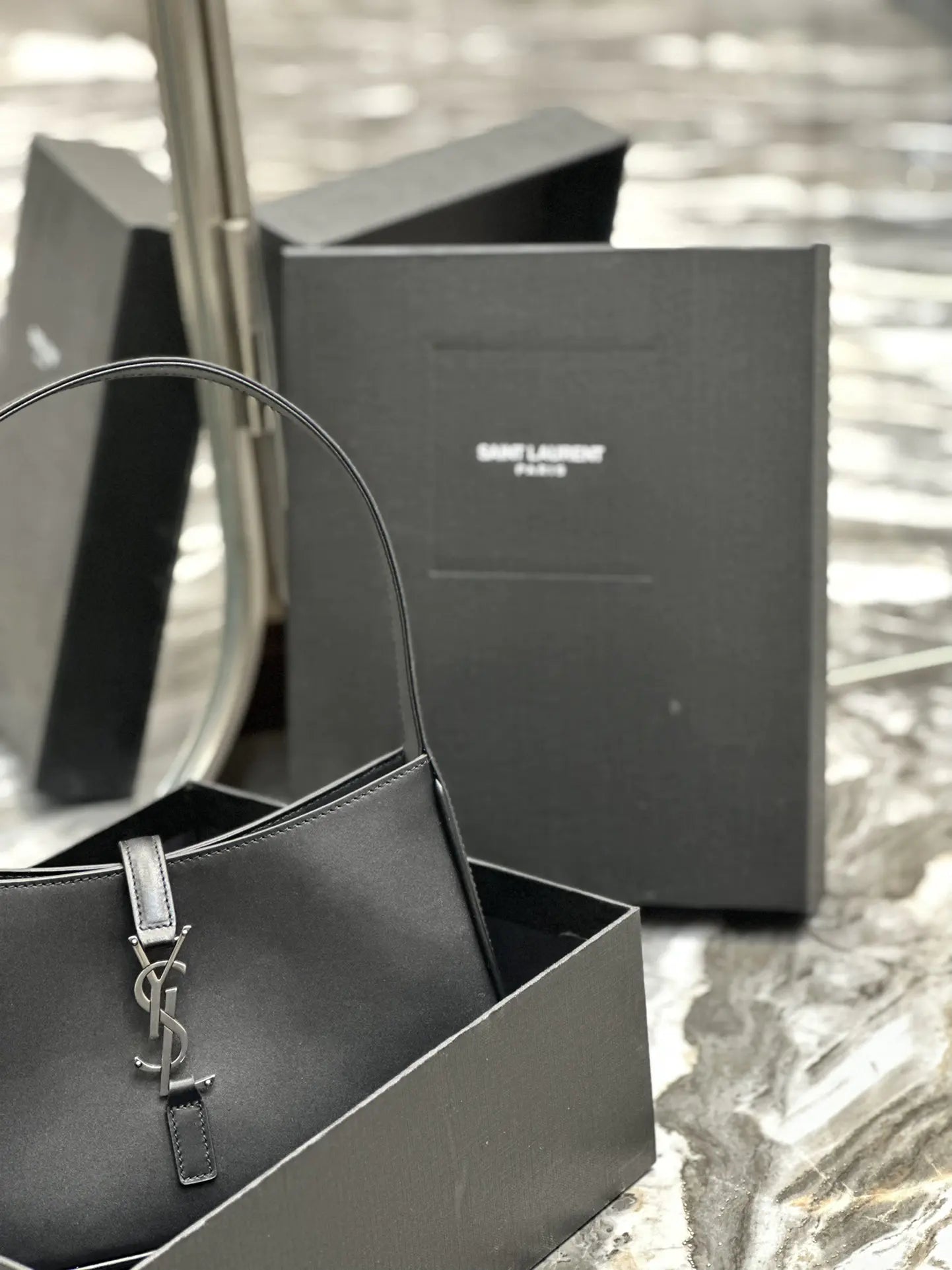 LE 5 7 シルクサテン ホーボーバッグ