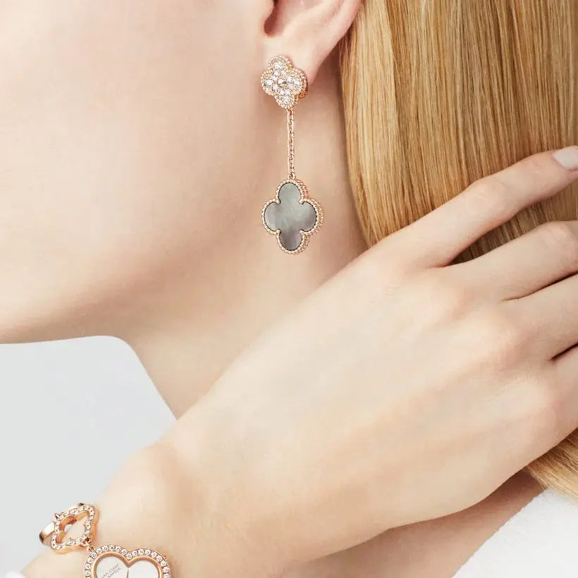 ヴァン クリーフ&アーペルのマジック アルハンブラ イヤリング(幸運の四つ葉の模様が2つ)の新作