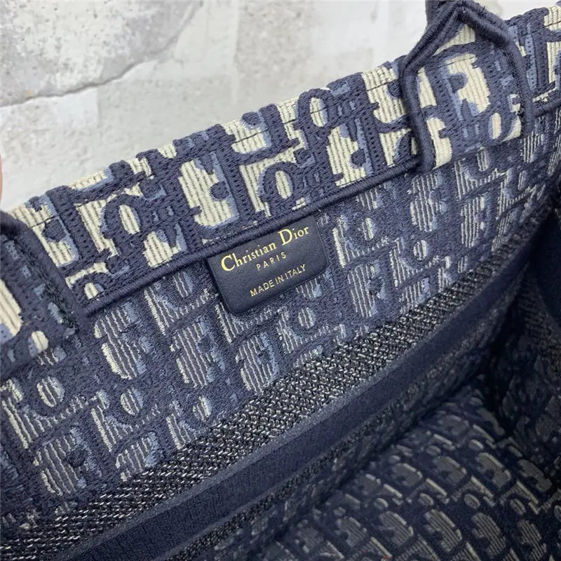 ブルーのディオール オブリーク エンブロイダリー ディオール ブック トート