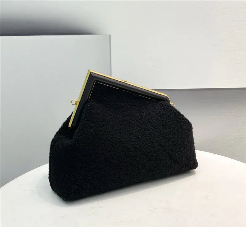 フェンディ ラムウール ファーストバッグ