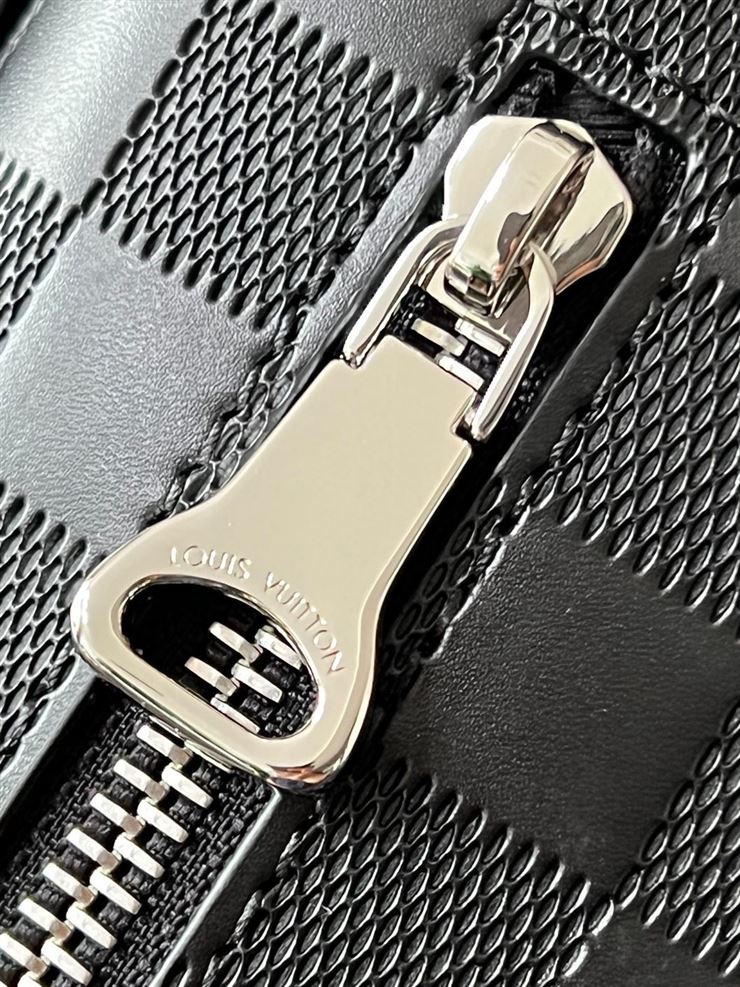 ルイ・ヴィトン ディスカバリー メッセンジャー BB ダミエ アンフィニ – LVB043