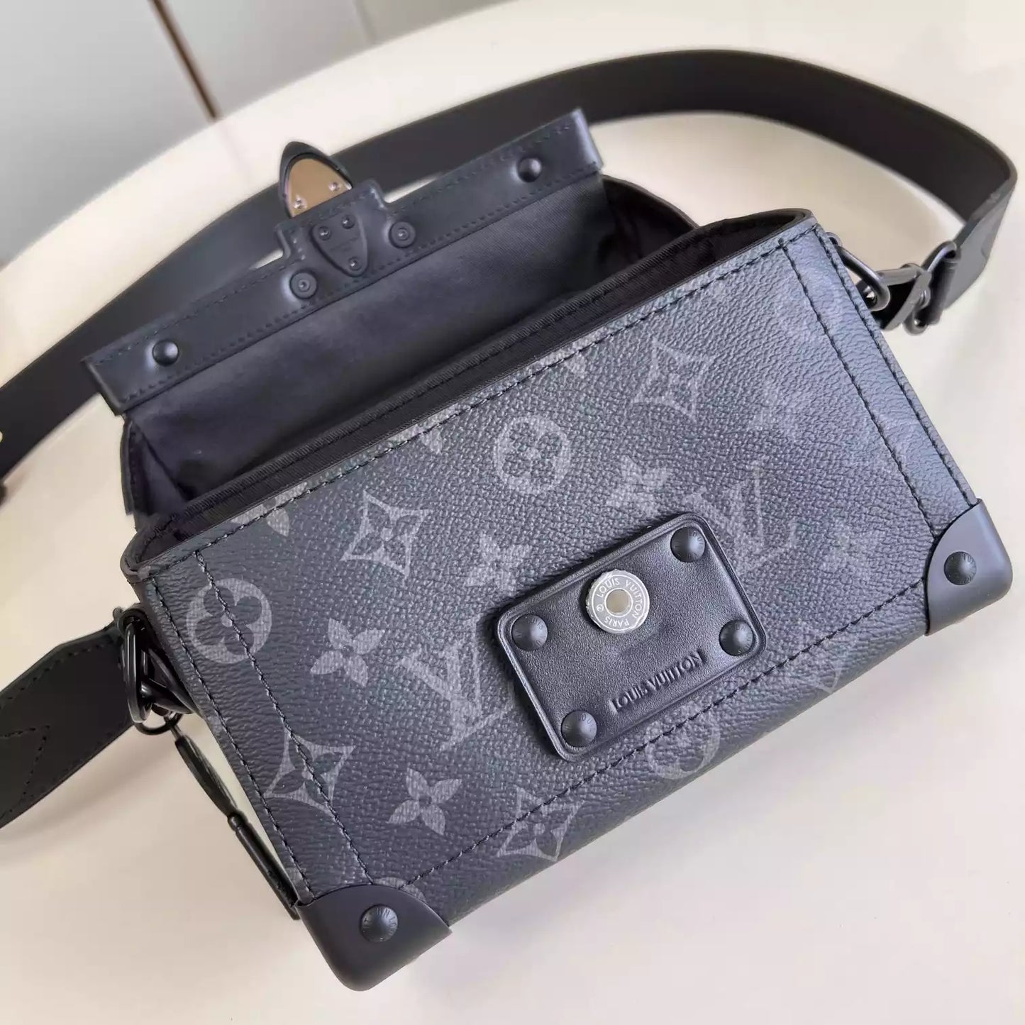 ソウルトランク ブラックモノグラム エクリプス キャンバス M11743 – LW438