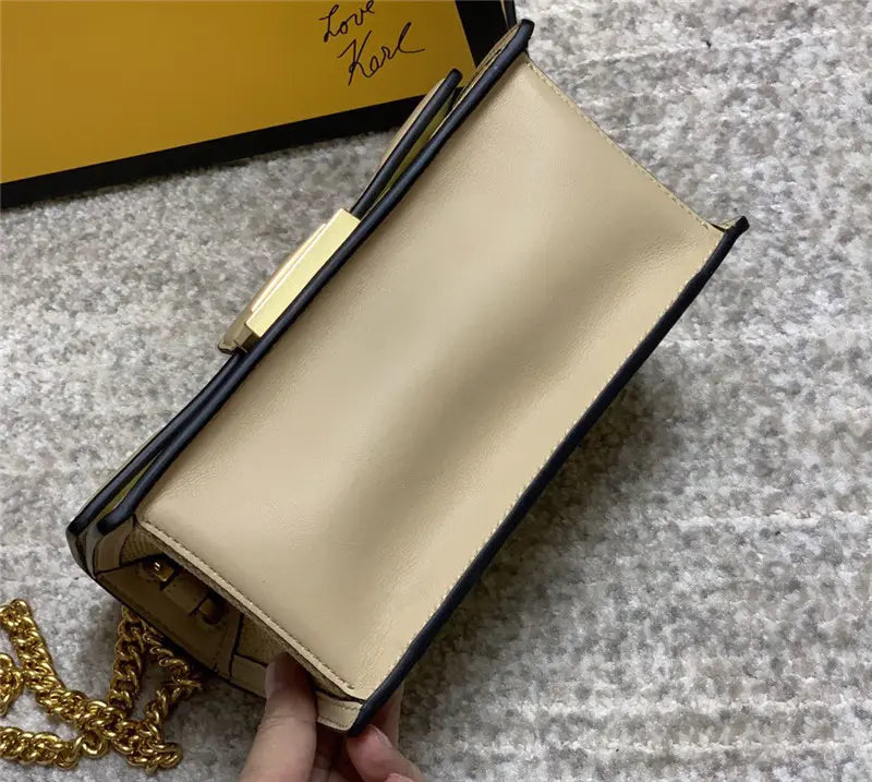 フェンディ エンブロイダリー FFバッグ ゴールド