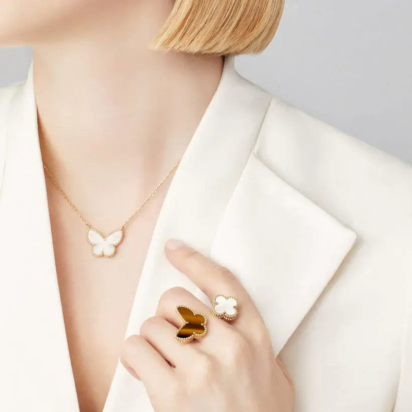 ヴァン クリーフ&アーペルのラッキー アルハンブラ インターフィンガー リングの新着