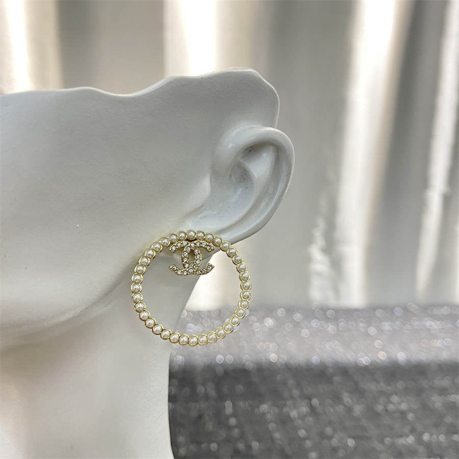 シャネルの大きなサークルパールラインストーンイヤリング